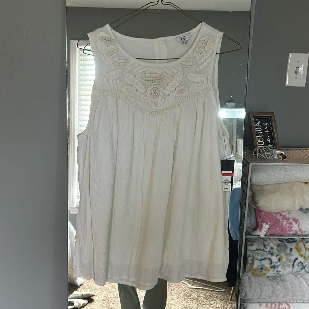 Crown and ivy tank top